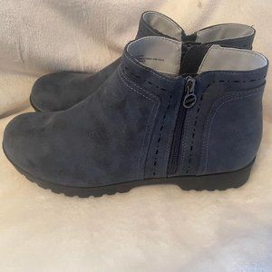 NWOT JSport Blue Bootie Size 11 Memory Foam